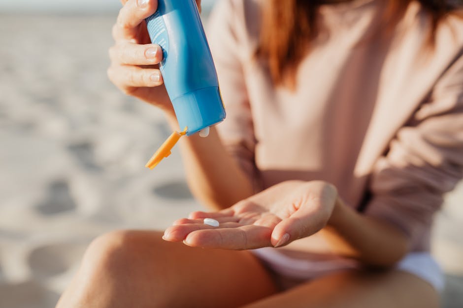 best sunscreen for dark skin india non greasy spf 50